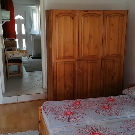 Balazs Vendeghaz Apartmán *